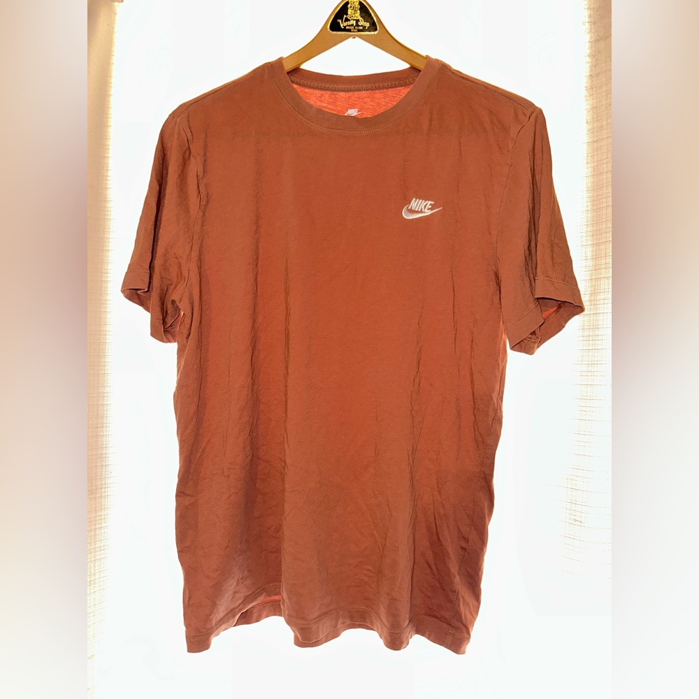 Basic orange Nike tee